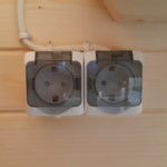 Двойная розетка IP44 под столом в комнате отдыха